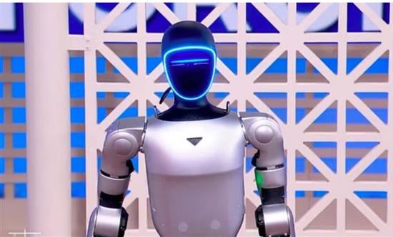 AI Humanoid Assistant Jeeves Joins Forum Two-Week Trial